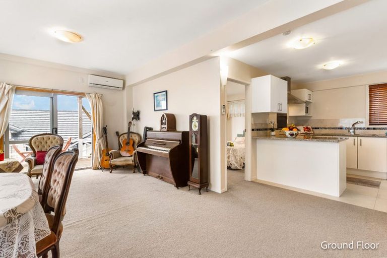 Photo of property in 42 Ellesmere Crescent, Pakuranga Heights, Auckland, 2010