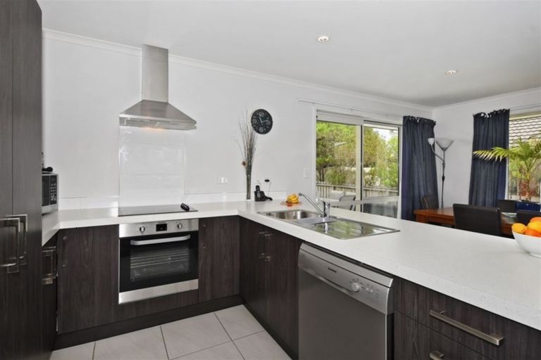 Photo of property in 86 Barbados Way, One Tree Point, 0118
