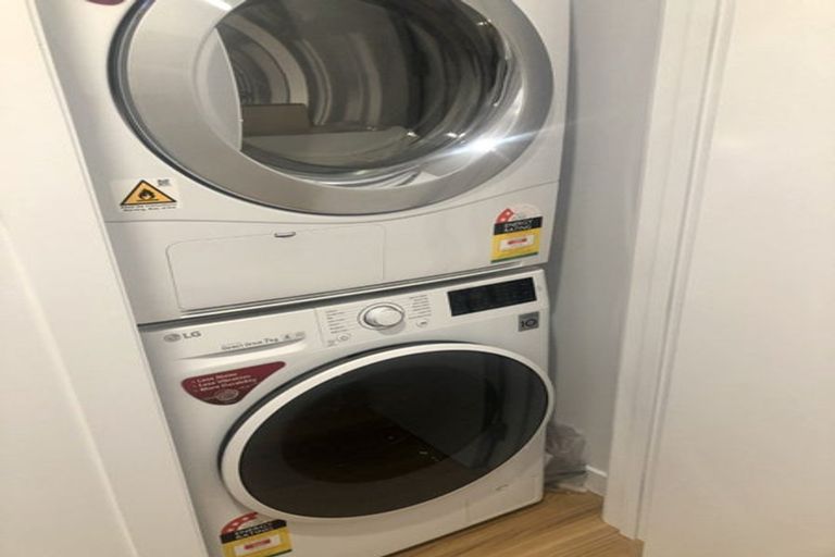 Photo of property in Frank Sargeson Apts, 202/74 Anzac Street, Takapuna, Auckland, 0622