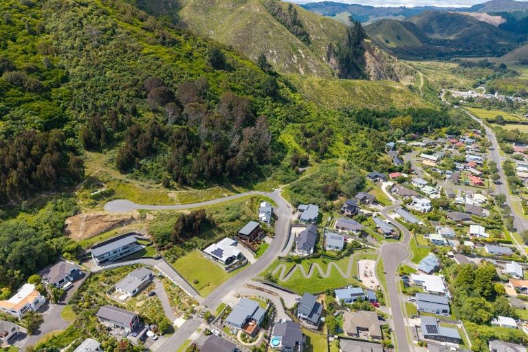 Photo of property in 78-96 Kakariki Grove, Waikanae, 5036