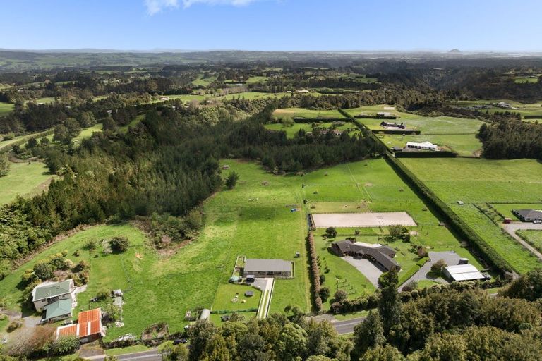 Photo of property in 2 Sarona Park Drive, Omanawa, 3171