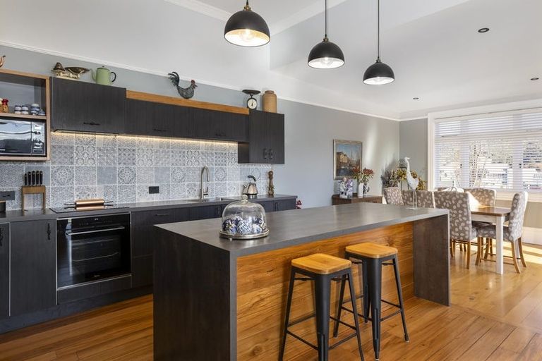 Photo of property in 5 Taranaki Street, Picton, 7220