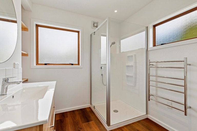Photo of property in 35 Parr Terrace, Castor Bay, Auckland, 0620