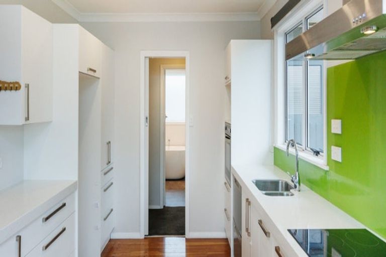 Photo of property in 4 Eton Place, Terrace End, Palmerston North, 4410