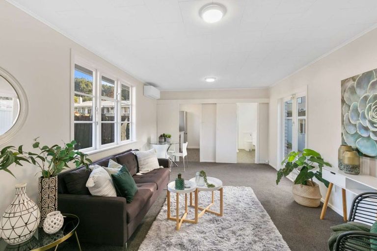 Photo of property in 6 Wainhouse Street, Stokes Valley, Lower Hutt, 5019