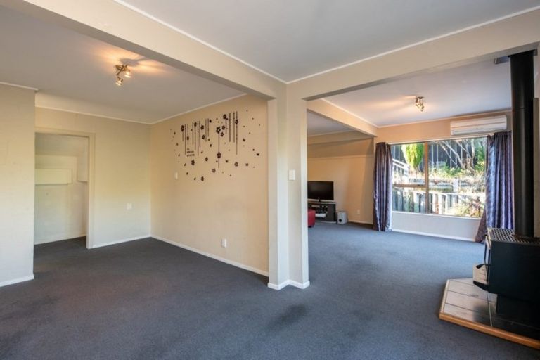 Photo of property in 10 Guadeloupe Crescent, Grenada Village, Wellington, 6037