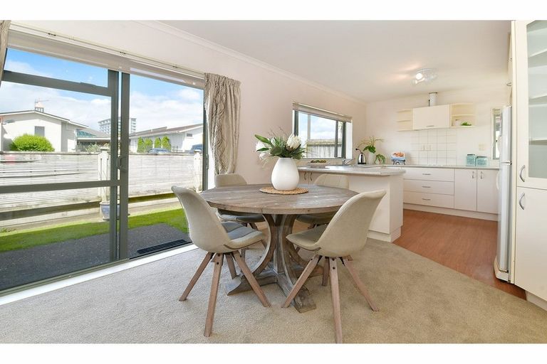 Photo of property in 19 Francis Skinner Place, Orewa, 0931