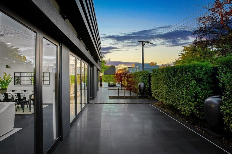 Photo of property in 116 Aikmans Road, Merivale, Christchurch, 8014