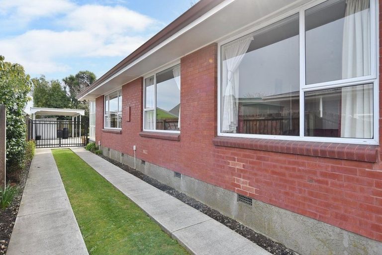 Photo of property in 2/97 Roberta Drive, Somerfield, Christchurch, 8024