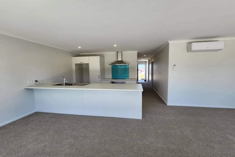 Photo of property in 6a Cross Street, Castlecliff, Whanganui, 4501