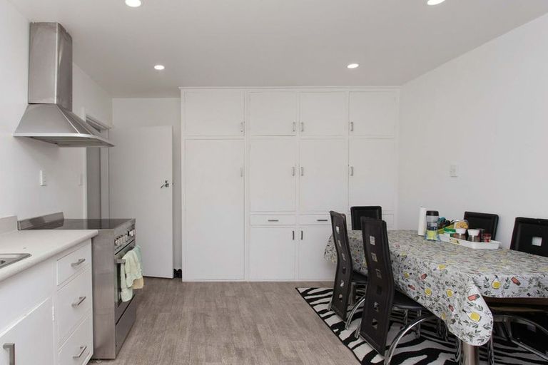 Photo of property in 2/9 Curletts Road, Sockburn, Christchurch, 8042