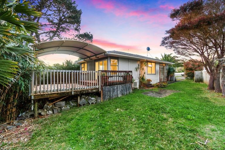 Photo of property in 12 Mchardy Place, Glenfield, Auckland, 0627