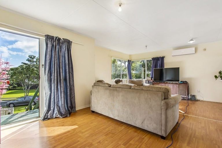 Photo of property in 5 Trengove Place, West Harbour, Auckland, 0618