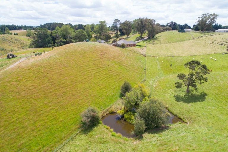 Photo of property in 137 Knorp Street, Halcombe, Feilding, 4779