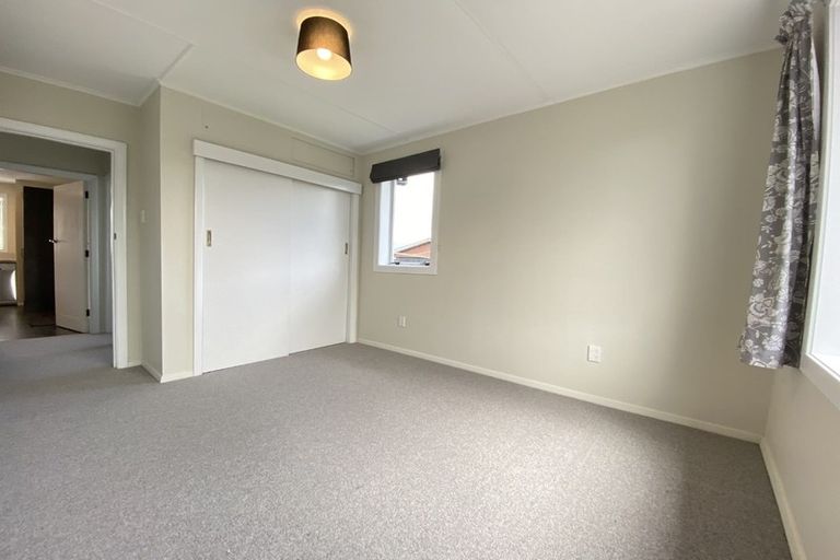Photo of property in 2/3 Gregory Avenue, Islington, Christchurch, 8042