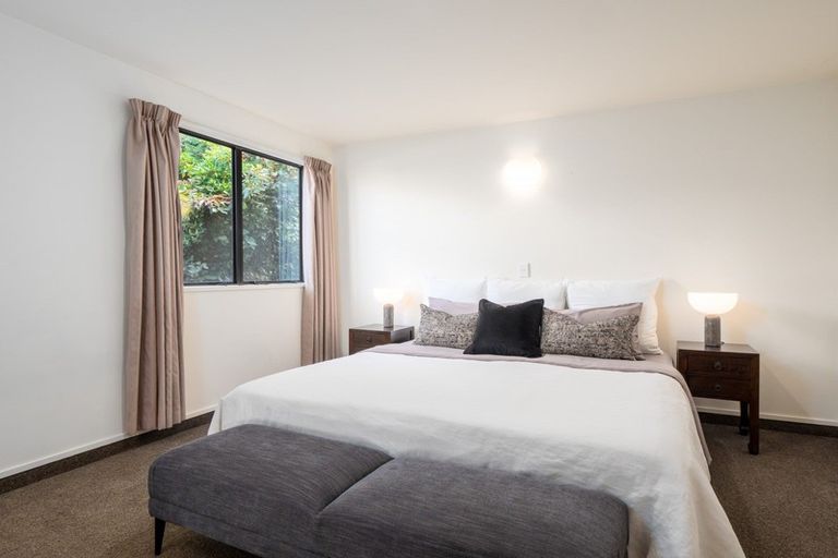 Photo of property in 17a Wynyard Crescent, Fernhill, Queenstown, 9300