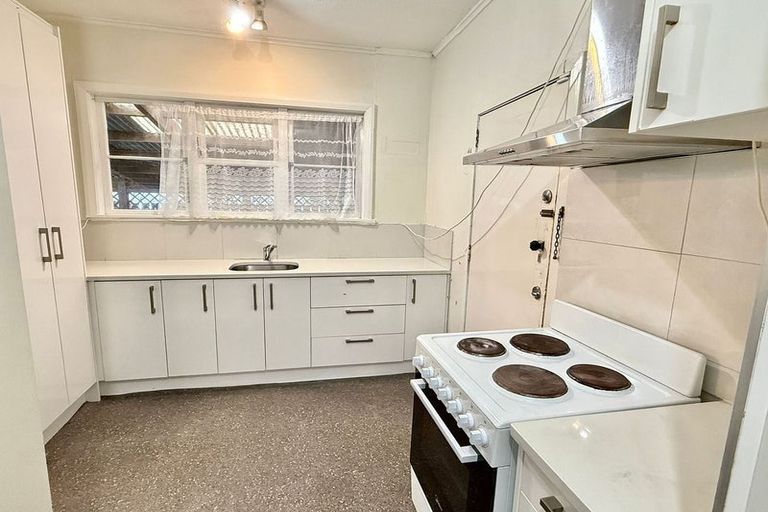 Photo of property in 2/3170 Great North Road, New Lynn, Auckland, 0600