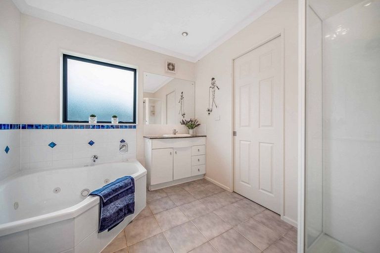 Photo of property in 21a Edmund Hillary Avenue, Papakura, 2110