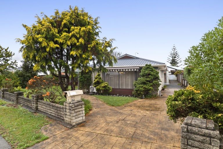 Photo of property in 8 Godwit Place, Waiuku, 2123