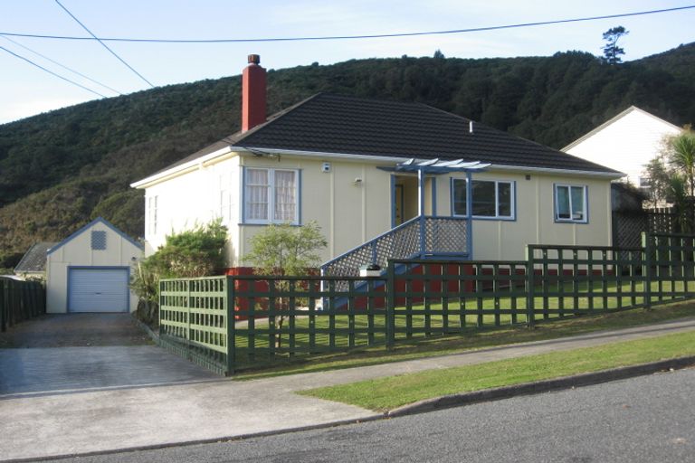 Photo of property in 50 Wilkie Crescent, Naenae, Lower Hutt, 5011