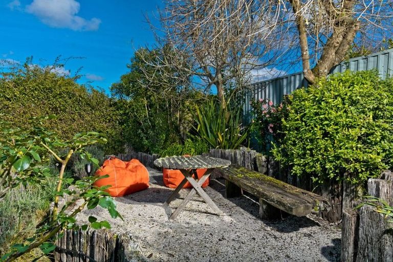 Photo of property in 18 Oakpark Place, West Harbour, Auckland, 0618