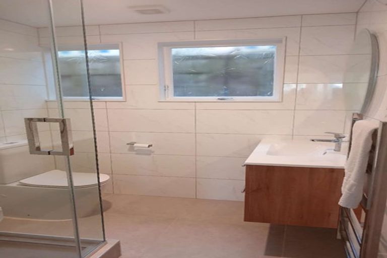 Photo of property in 5 Chapman Road, Te Atatu Peninsula, Auckland, 0610