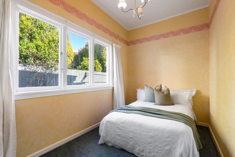 Photo of property in 2 Roslyn Road, Bluff Hill, Napier, 4110