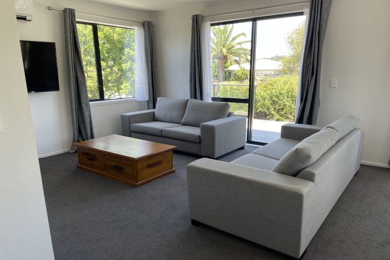Photo of property in 14 Fordham Street, Beach Haven, Auckland, 0626