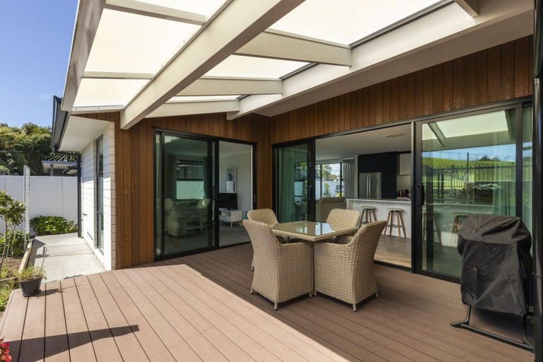 Photo of property in 10 Mackillop Way, Brooklands, New Plymouth, 4310