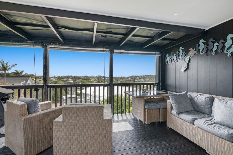 Photo of property in 42 Albatross Road, Red Beach, 0932