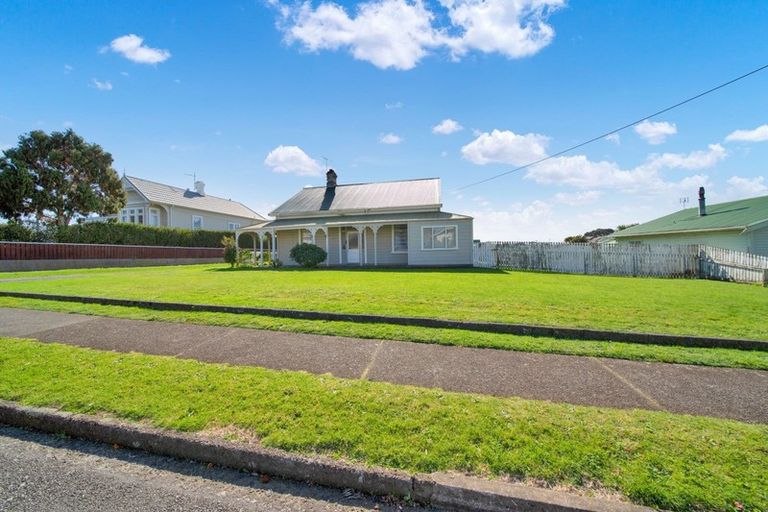 Photo of property in 137 Lemon Street, Strandon, New Plymouth, 4312