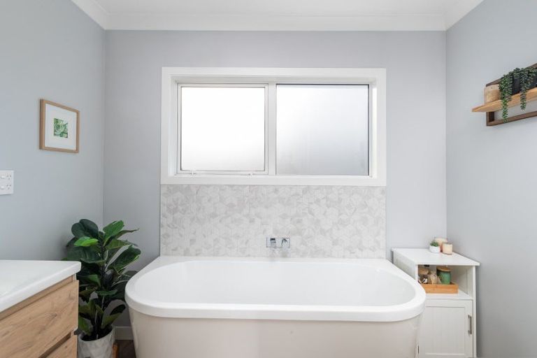 Photo of property in 15 Salisbury Crescent, Wallaceville, Upper Hutt, 5018