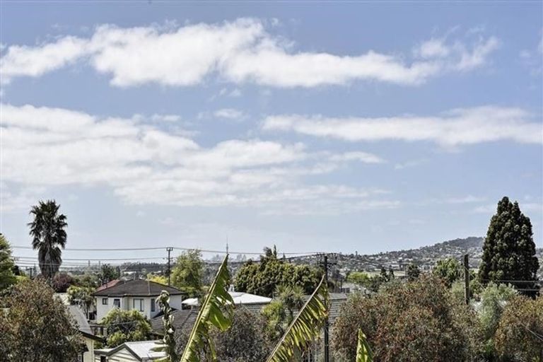 Photo of property in 2/10 Rewa Street, New Lynn, Auckland, 0600