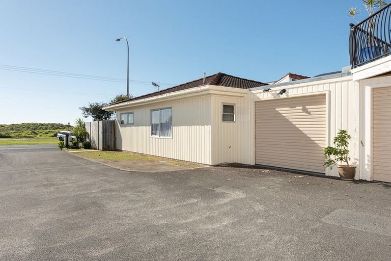 Photo of property in 1/1004 Papamoa Beach Road, Papamoa Beach, Papamoa, 3118
