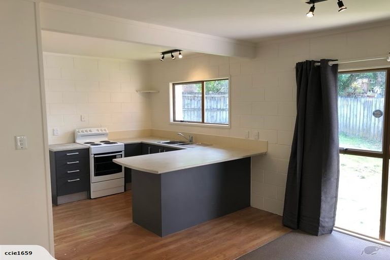 Photo of property in 14 Teviot Place, Totara Vale, Auckland, 0629