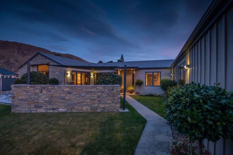 Photo of property in 15 Sunhaven Cove, Cromwell, 9310