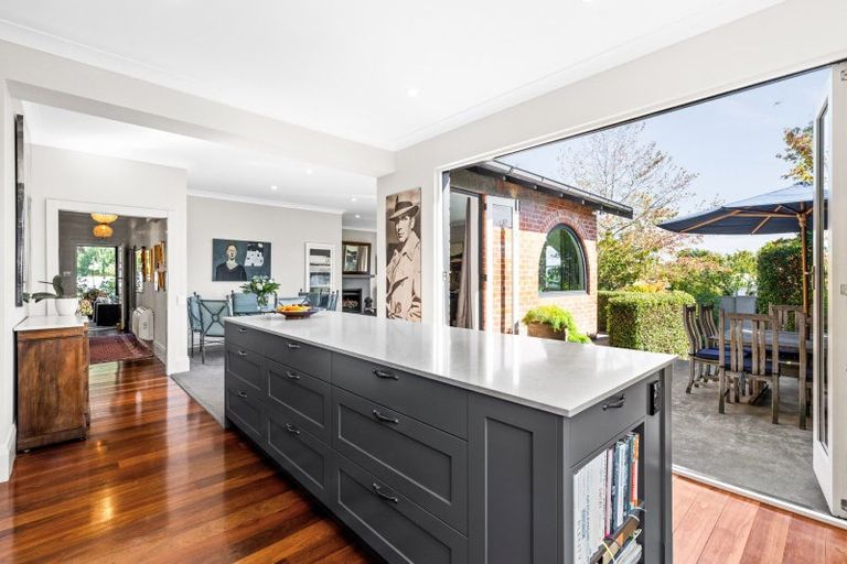 Photo of property in 2 Greenwood Road, Havelock North, 4130