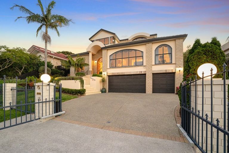 Photo of property in 15 Tumbridge Place, Somerville, Auckland, 2014