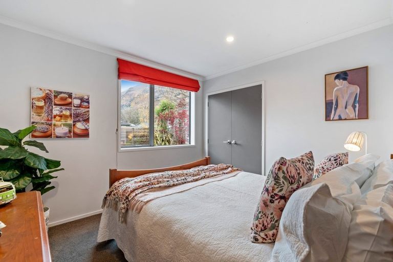 Photo of property in 2 Alluvial Court, Arthurs Point, Queenstown, 9371