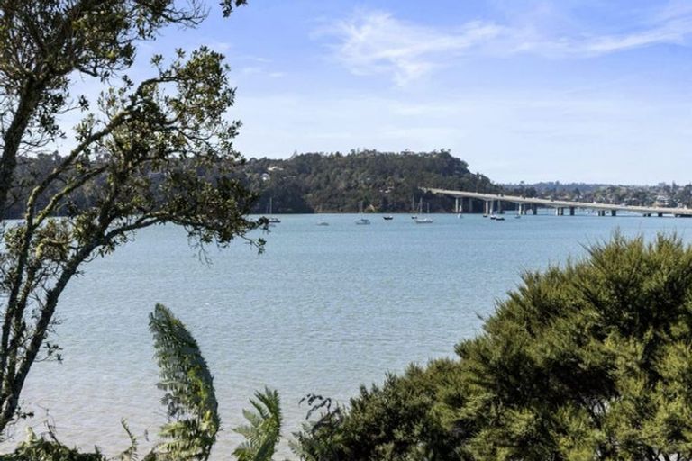 Photo of property in 27 Ferry Parade, Herald Island, Auckland, 0618