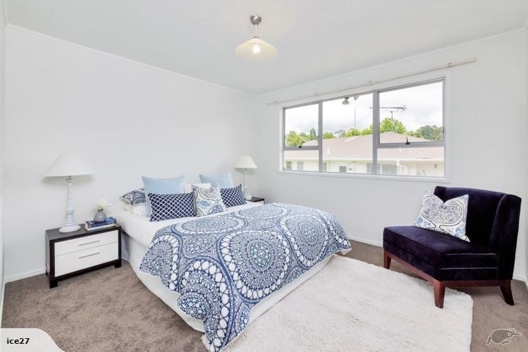 Photo of property in 12 Topliss Drive, Northcross, Auckland, 0632