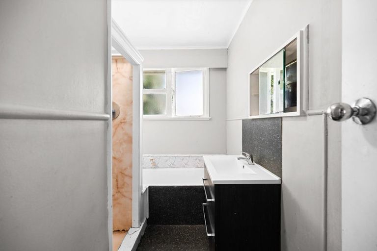 Photo of property in 63 Paul Crescent, Fairfield, Hamilton, 3214