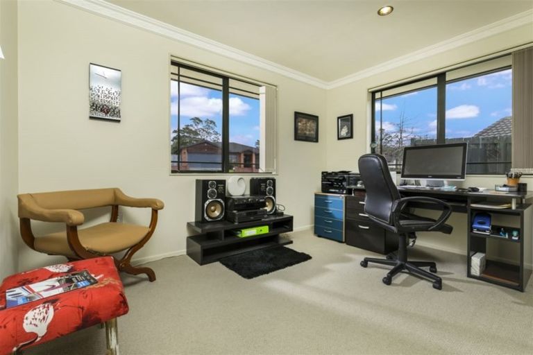 Photo of property in 33 Sapperton Drive, Henderson, Auckland, 0612