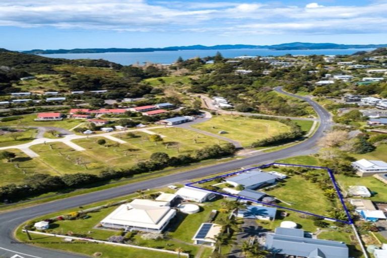 Photo of property in 1 Long Beach Road, Russell, 0202