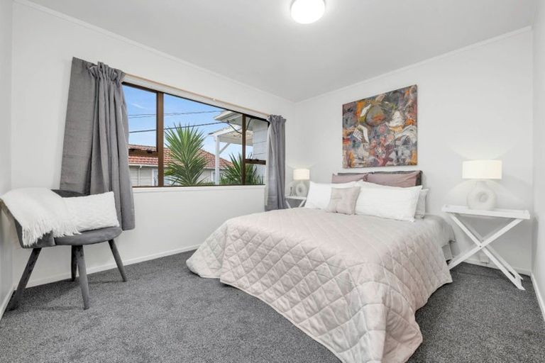 Photo of property in 2/46 View Road, Henderson, Auckland, 0612