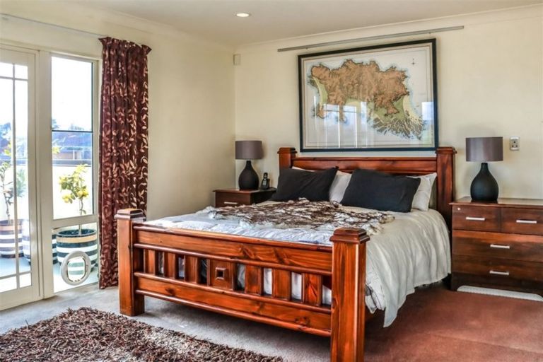 Photo of property in 215 Newcastle Road, Grandview Heights, Hamilton, 3200