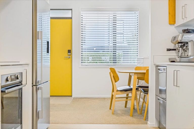 Photo of property in 2 Hononga Lane, Northcote, Auckland, 0627