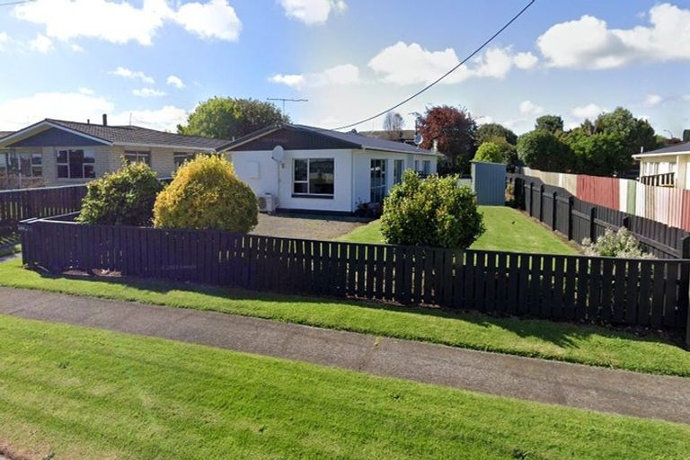 Photo of property in 2/52 Bayly Street, Waitara, 4320