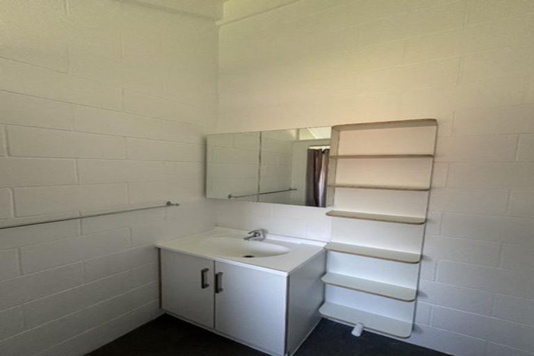 Photo of property in 45 Seaview Road, Marfell, New Plymouth, 4310