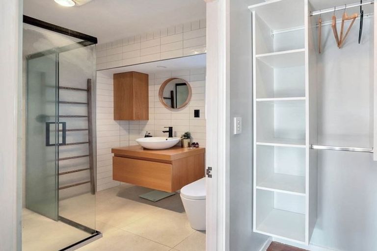 Photo of property in 2/103 Bond Crescent, Forrest Hill, Auckland, 0620